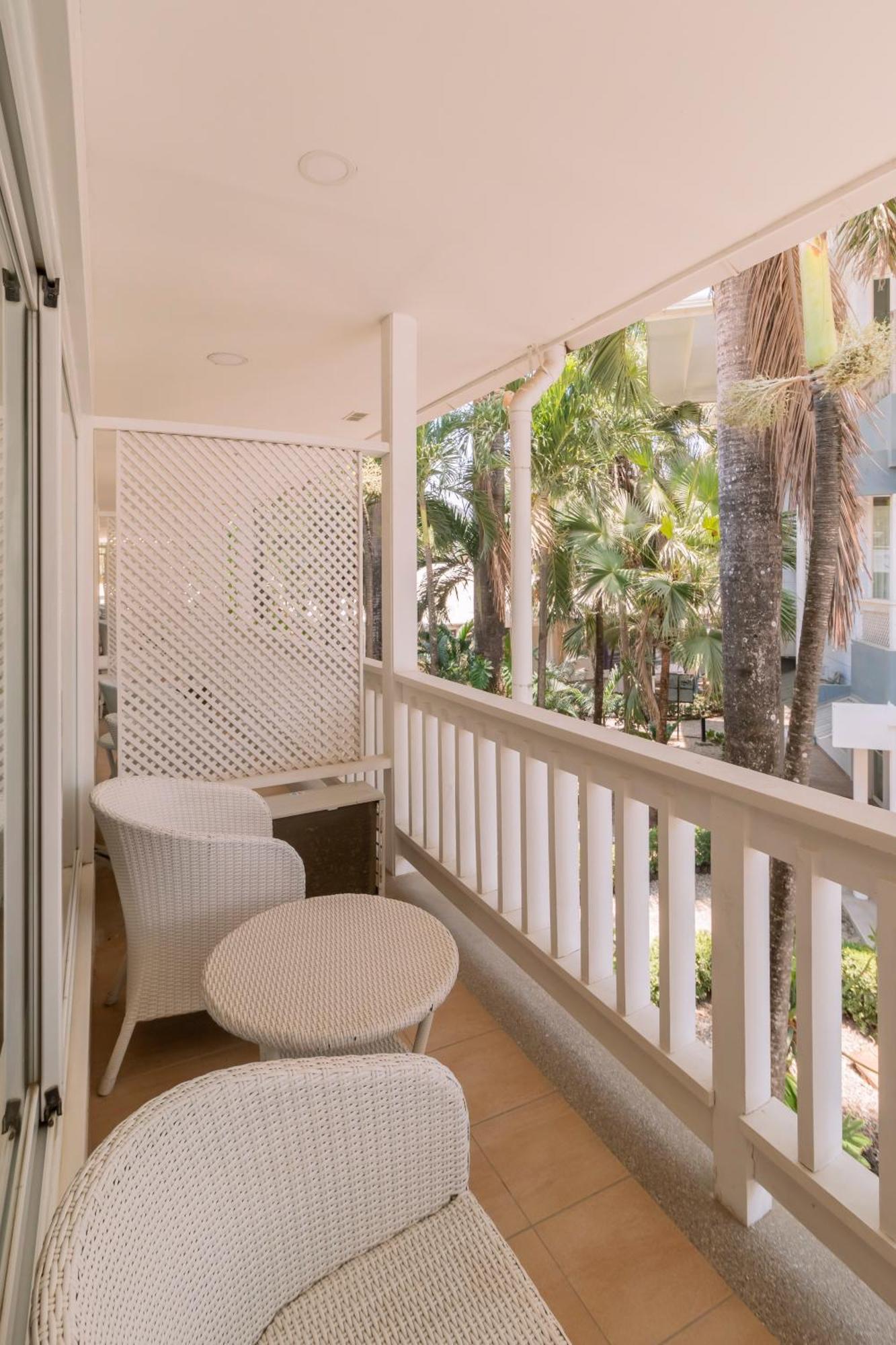 Standard Queen Balcony Courtyard View