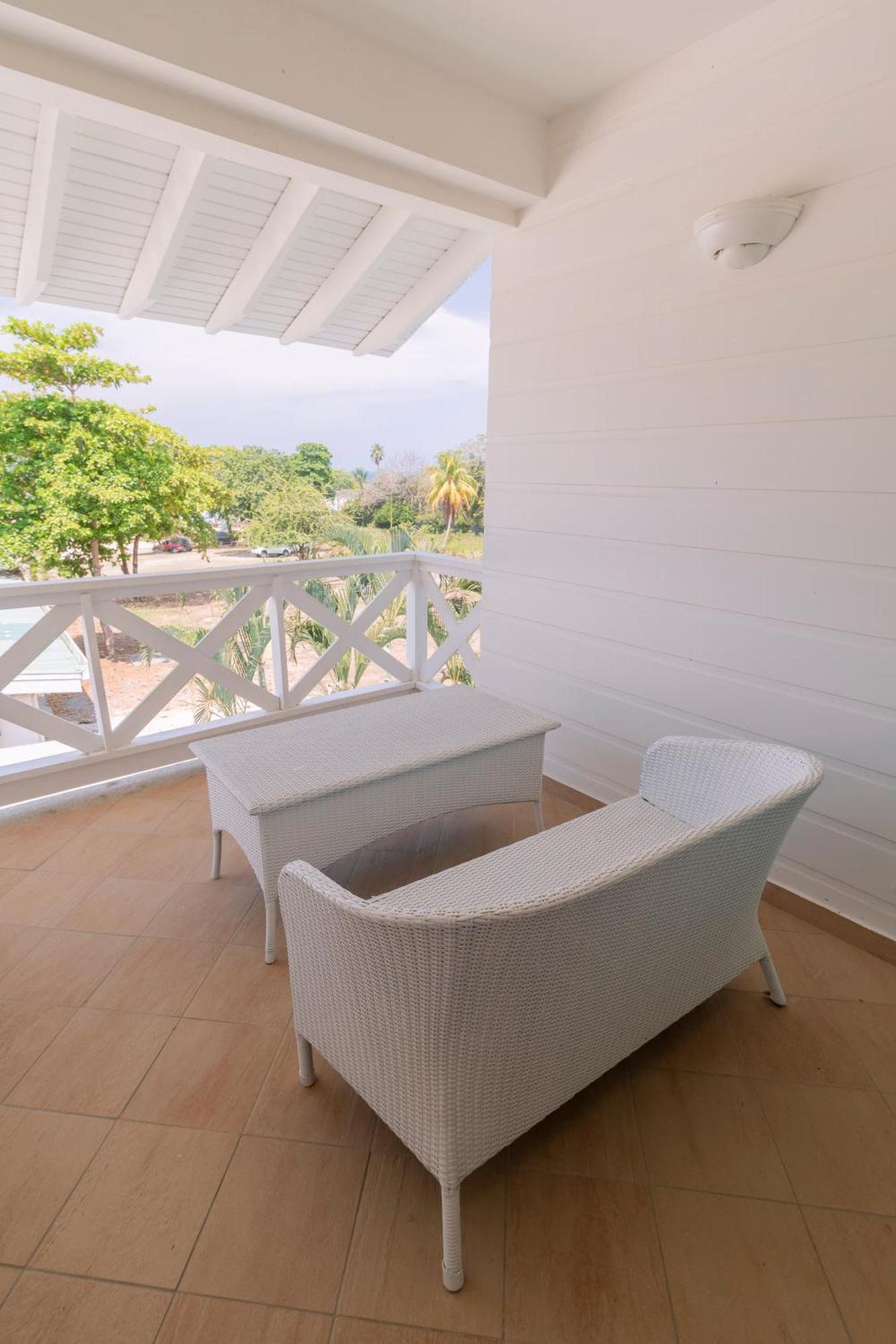 Deluxe King Balcony Ocean View
